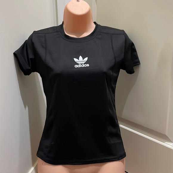 adidas Tops - ADIDAS Sports tshirt